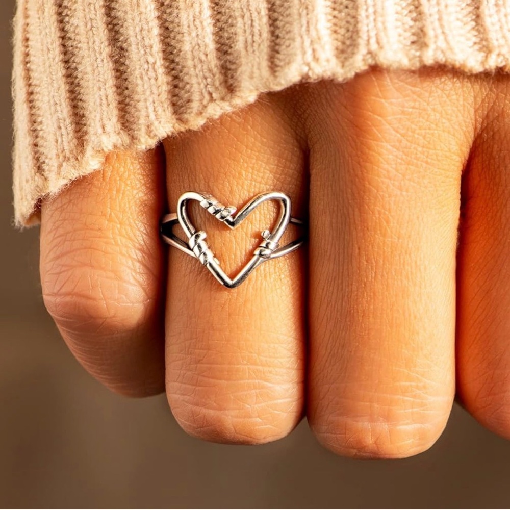 STORYJEWELLERY 925 Sterling Silver Minimalist Heart Love Promise Ring